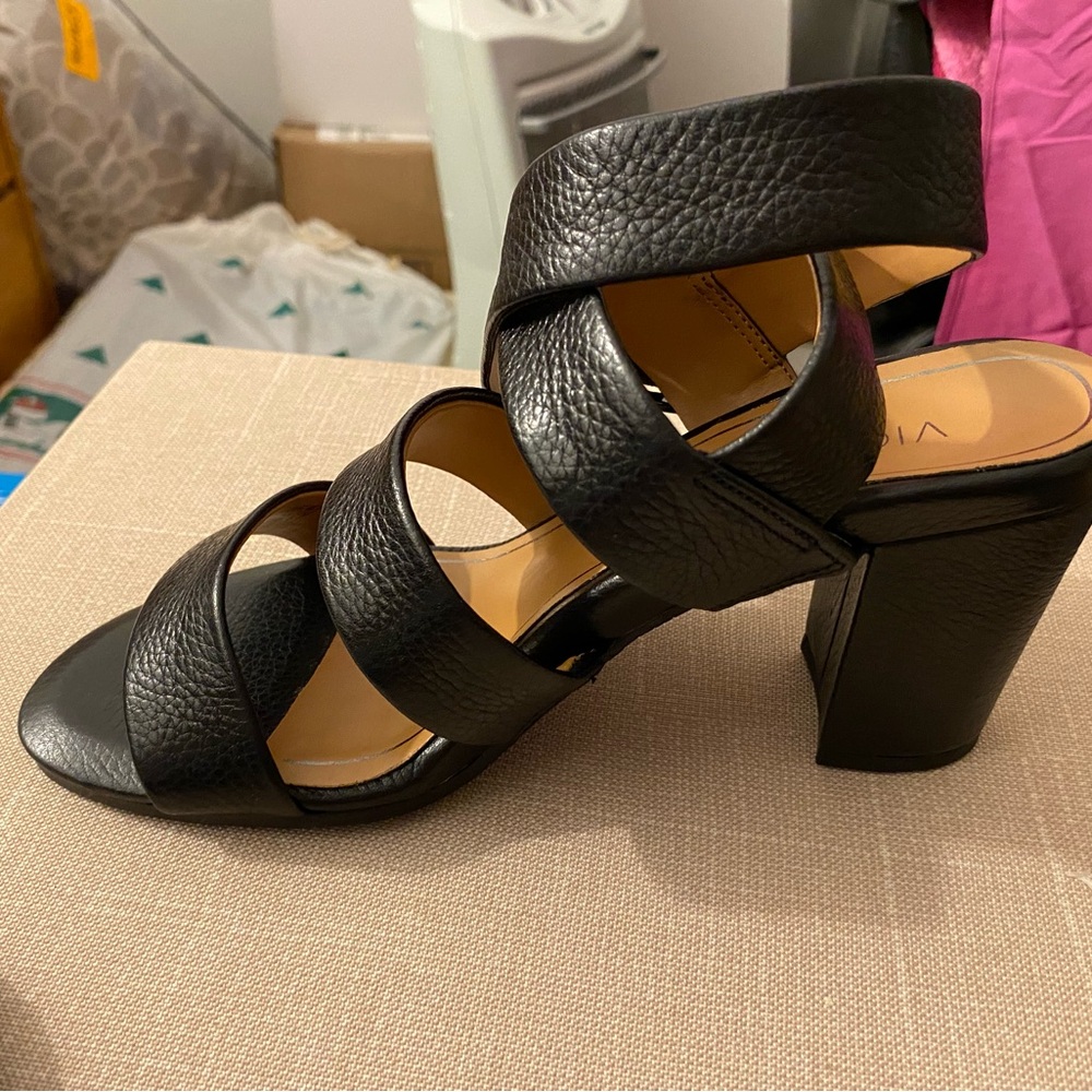 Beautiful Vionic black, strappy, leather sandals w/ chunky heel.
